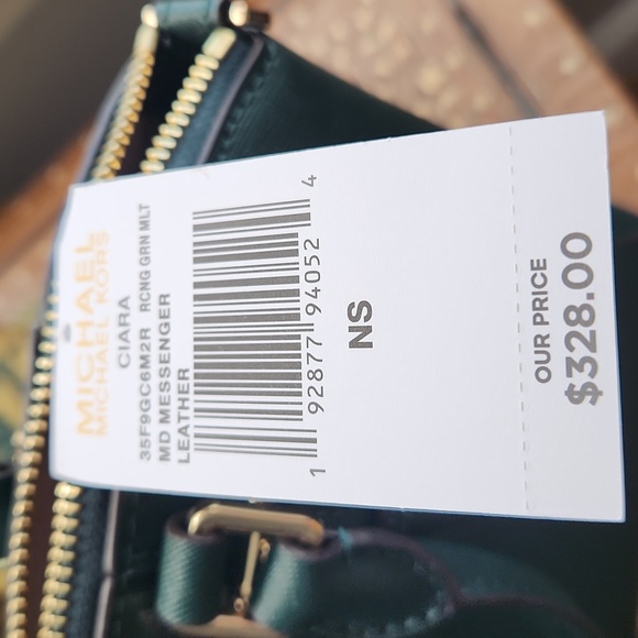 Michael Kors Ciara MD Messenger - Picture 4 of 7